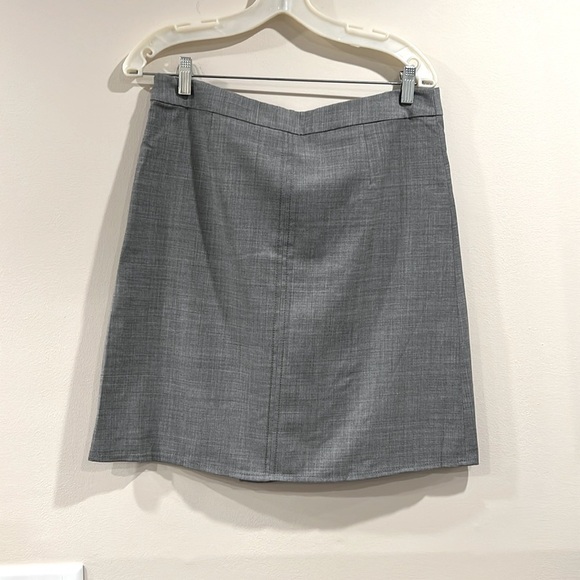 🔥Tory Burch Elegant Gray Skirt🔥 - Picture 2 of 7